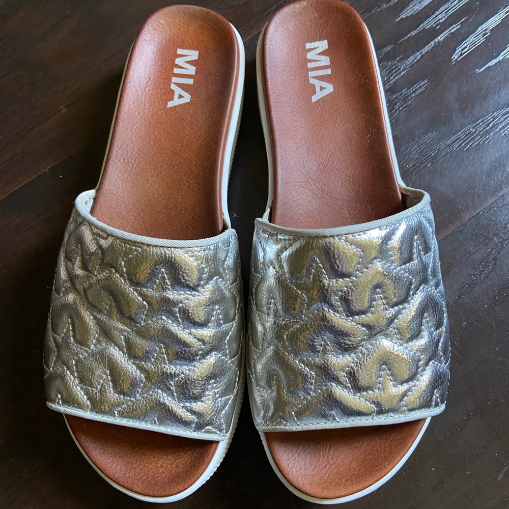 Women’s 6.5 Silver Star Sandals